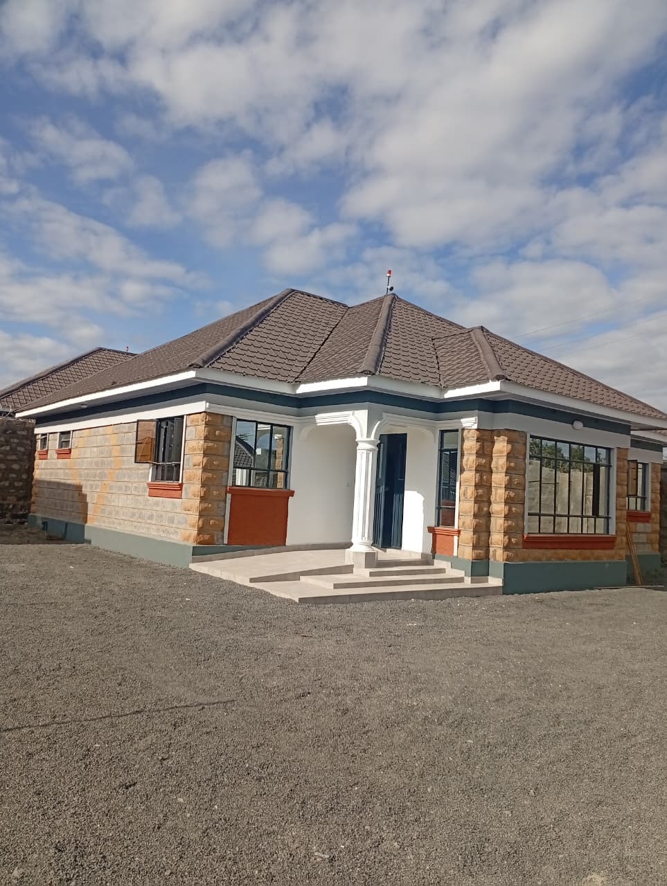 3 bedroom all ensuite kitengela yukos sitting on 50/100 600 metres off namanga highwa